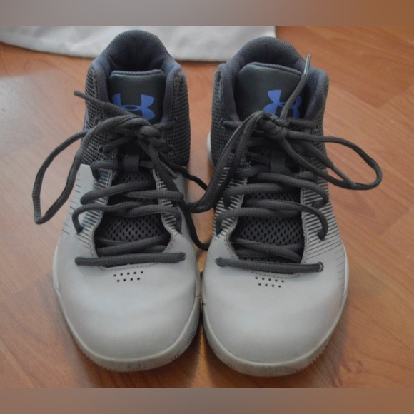 UNDERARMOUR GIRLS BASKETBALL SHOES/SNEAKERS - Picture 2 of 7